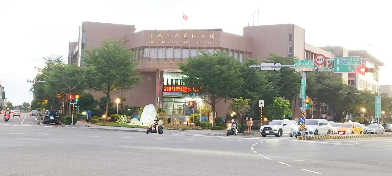 興隆路大面寬店住可雙車並排