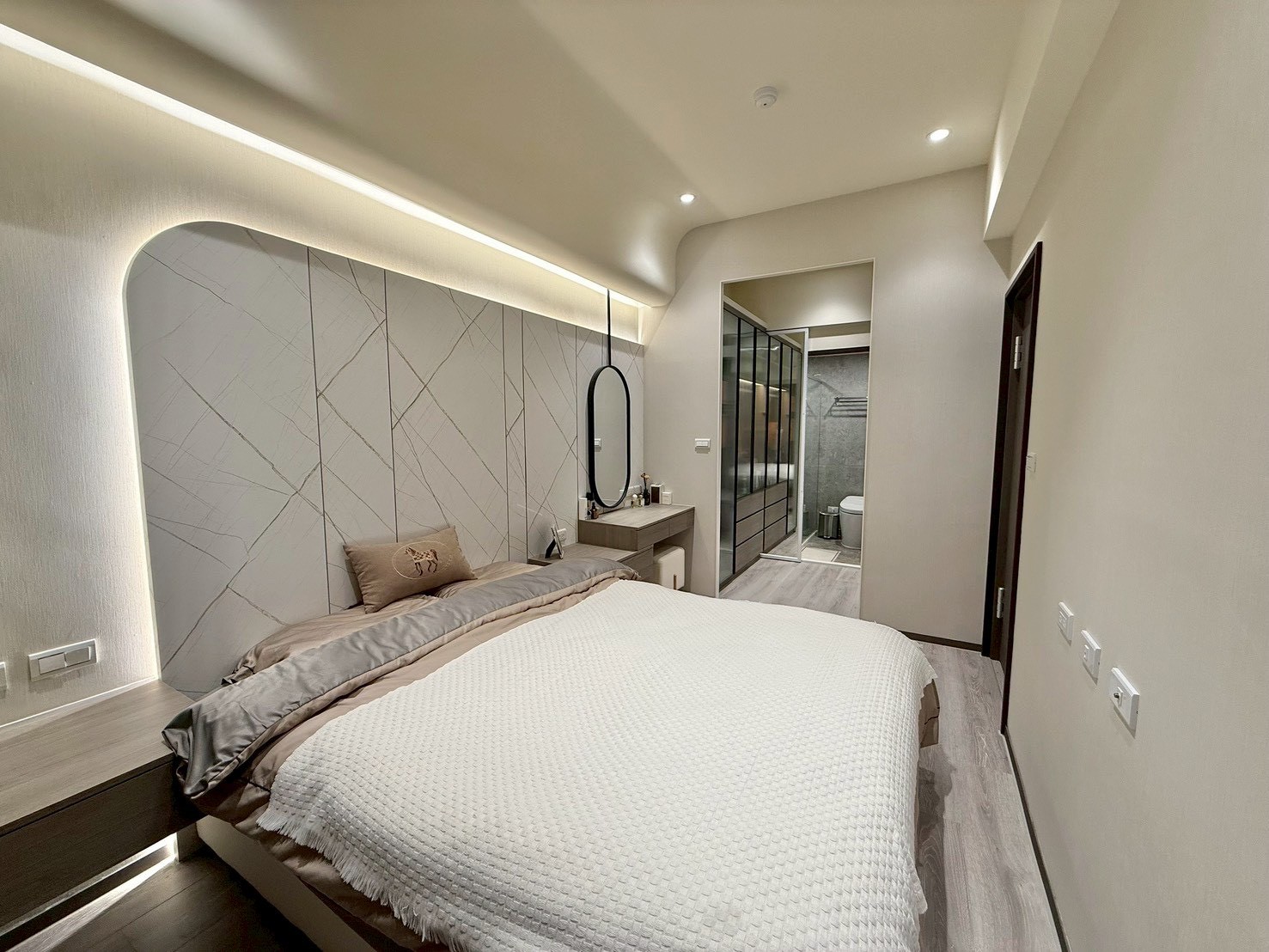 東區仁和商圈輕屋齡兩房平車