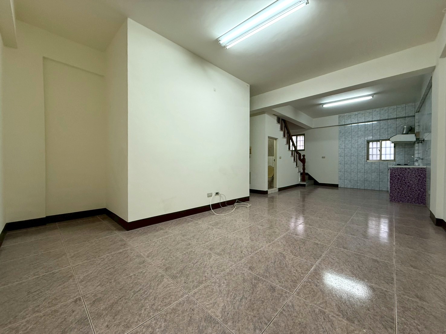 專-北區建坪52臨路四房大車墅